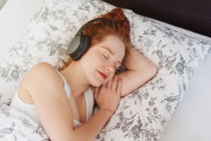 Les solutions pour éviter les risques liés au bruit pendant le sommeil